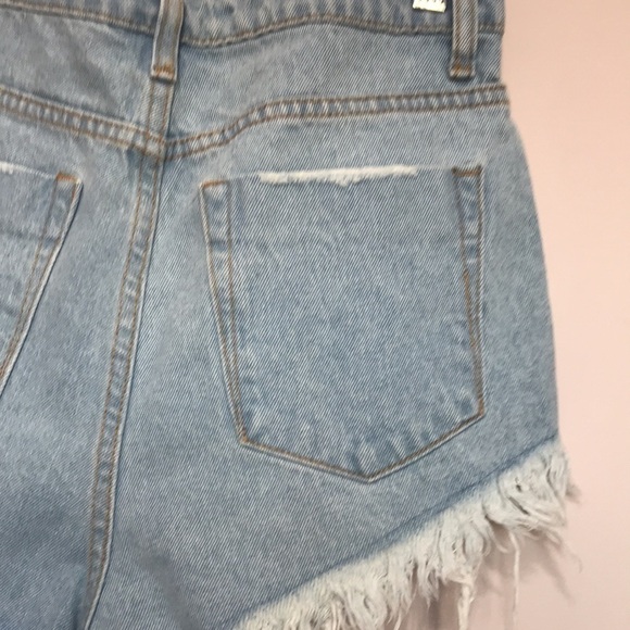 Signature 8 FRAYED DENIM SHORTS frayed hem light wash Small - Picture 9 of 14